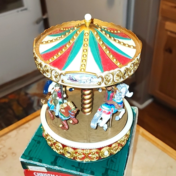 1998 VINTAGE MR. CHRISTMAS MERRY GO ROUND - Picture 2 of 3